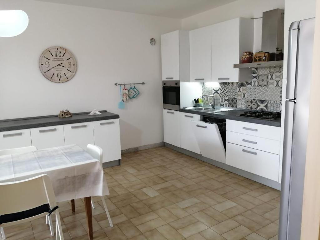 Villa Ticia A 100 Metri Dalla Spiaggia Con Parcheggio Privato Lido Marini Exterior foto